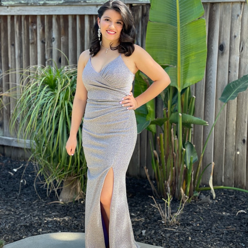 Prom dress brand new only used ones